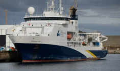 La navire scientifique de l'Ifremer, le Pourquoi Pas?, qui a servi aux prélèvement au fond de l'océan Indien au large de Mayotte, à quai à Brest le 11 octobre 2024 ( AFP / Fred TANNEAU )