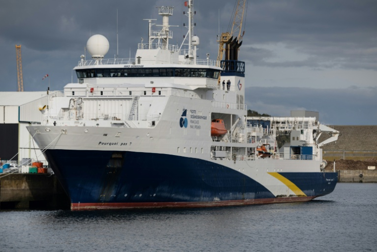 La navire scientifique de l'Ifremer, le Pourquoi Pas?, qui a servi aux prélèvement au fond de l'océan Indien au large de Mayotte, à quai à Brest le 11 octobre 2024 ( AFP / Fred TANNEAU )