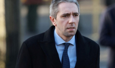 Simon Harris lors des funérailles nationales de l'ancien Premier ministre irlandais John Bruton