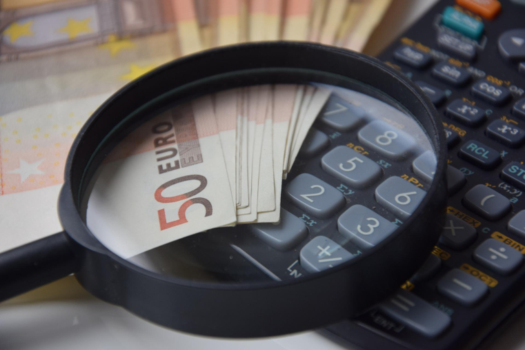 10,7 millions de foyers fiscaux doivent de l'argent à l'Etat et 13,7 millions vont recevoir un remboursement. (loufre / Pixabay)