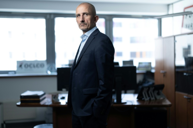 Le chef de l'Office central de lutte contre le crime organisé (OCLCO) Thibaut Fontaine dans ses bureaux à Nanterre le 7 septembre 2026 ( AFP / Joel Saget )
