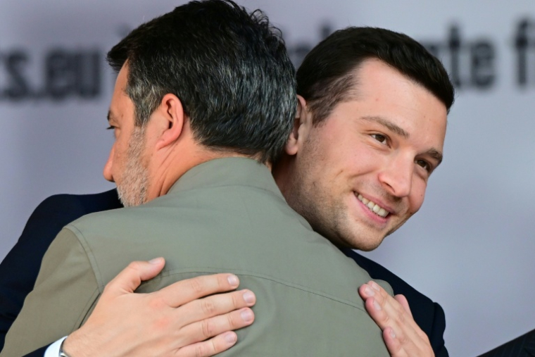 Jordan Bardella et Matteo Salvini, à Milan, le 18 avril 2026 ( AFP / PIERO CRUCIATTI )