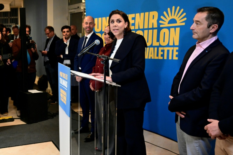 La députée RN candidate à la mairie de Toulon, Laure Lavalette, s'exprime au soir du premier tour des municipales, le 15 mars 2026 à Toulon ( AFP / Miguel MEDINA )