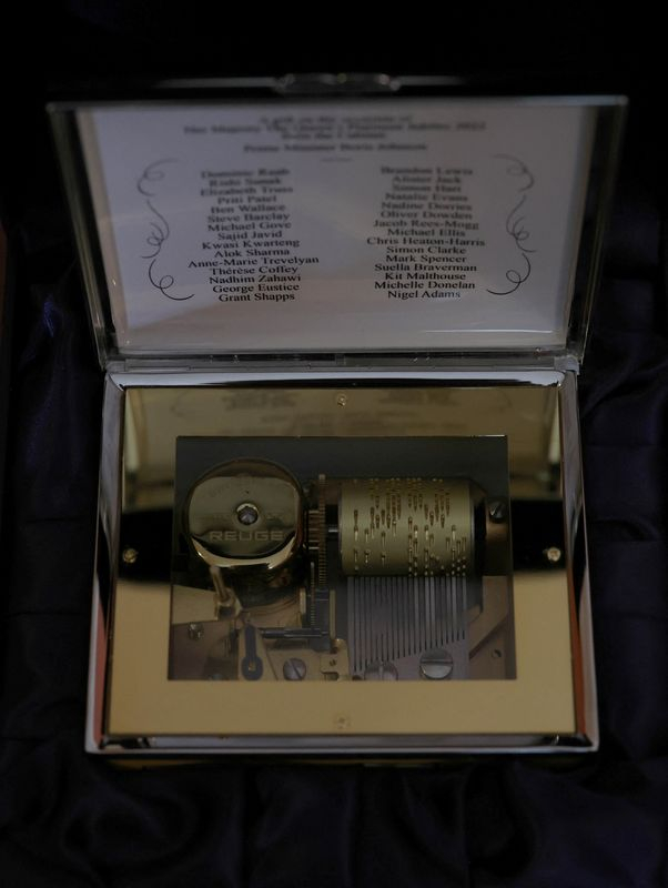 GRANDE-BRETAGNE: LE GOUVERNEMENT OFFRE UNE BOÎTE À MUSIQUE À ELIZABETH II POUR CÉLÉBRER SON JUBILÉ