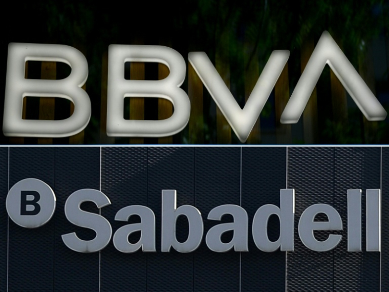 Montage photos du 16 novembre 2020 montrant les logos des banques BBVA et Sabadell ( AFP / GABRIEL BOUYS )