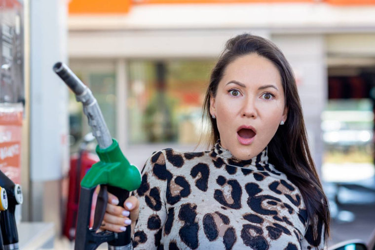 Flambée du carburant, comment aider les Français ?iStock-Vertigo3d