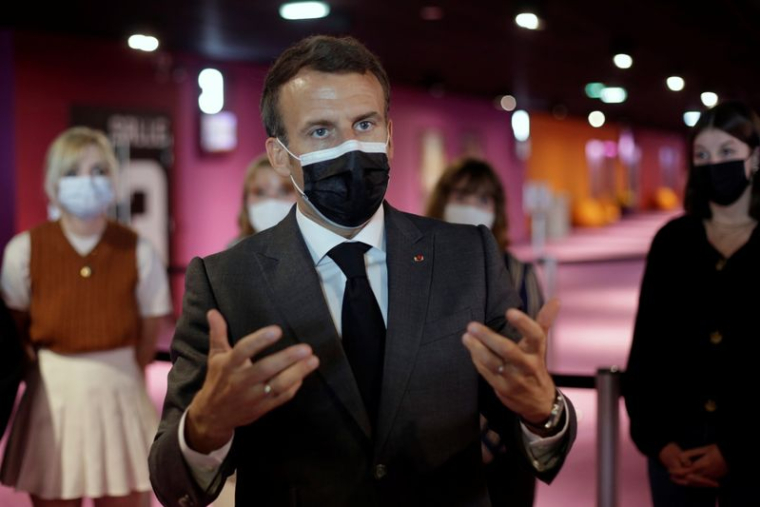 MACRON SE PRÊTE AU JEU DES "YOUTUBEURS" MCFLY ET CARLITO