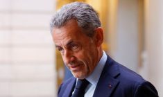 L'ancien président français Nicolas Sarkozy arrive pour une cérémonie à l'Elysée à Paris