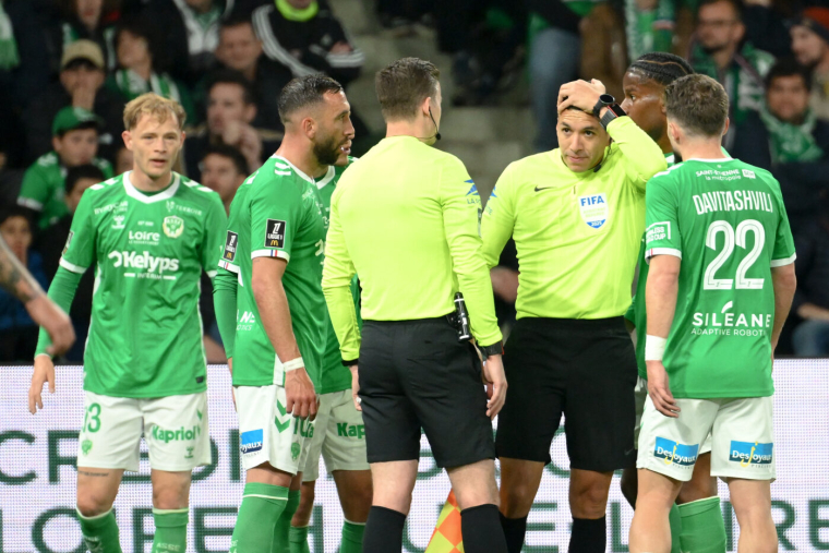Derby interrompu : une nouvelle pièce dans la machine