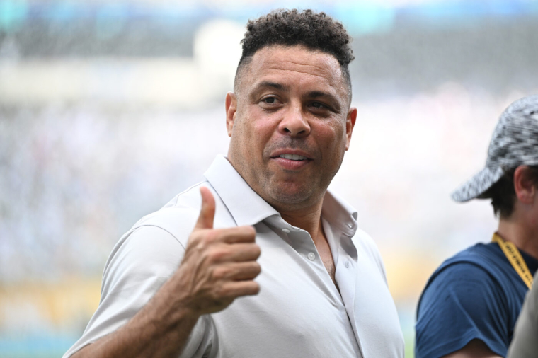 Emmanuel Macron lance un appel à R9