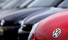 VOLKSWAGEN MAINTIENT SES PRÉVISIONS, RÉSISTE AUX DIFFICULTÉS D'APPROVISIONNEMENT