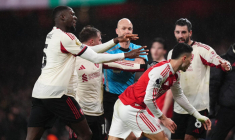 Ce geste de Martinelli ne passe pas en Angleterre, mais alors vraiment pas