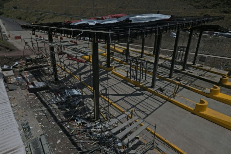 Vue aérienne d'un péage en construction détruit par une explosion à Santander de Quilichao, en Colombie, le 8 août 2026  ( AFP / JOAQUIN SARMIENTO )