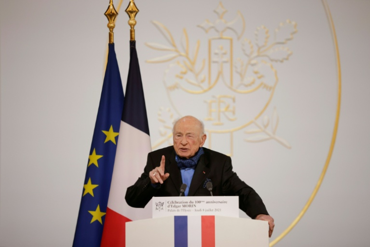 Le philosophe et sociologue français Edgar Morin, le 8 juillet 2021 à l'Elysée à l'occasion de son 100e anniversaire  ( POOL / Yoan VALAT )