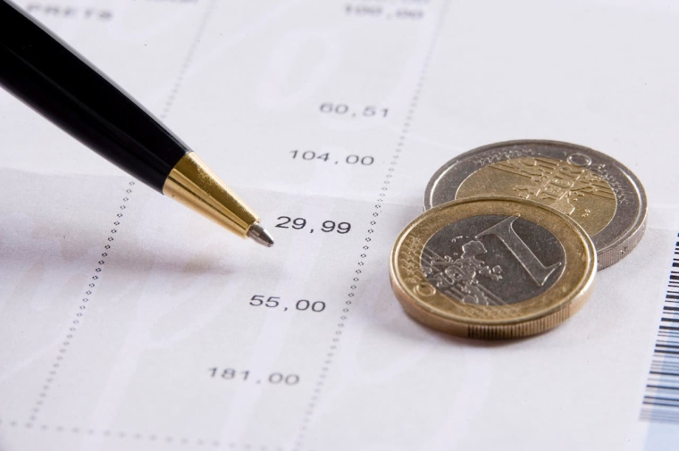 (Et si vous décidiez de gagner 60 euros par mois en optimisant certaines dépenses non essentielles ? - Crédit photo : Adobe Stock)