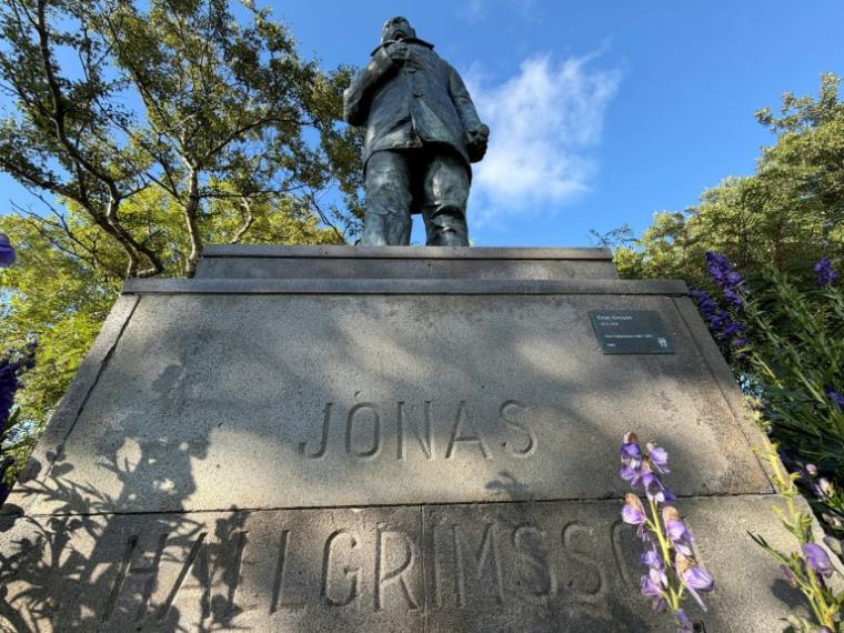 La statue du poète Jonas Hallgrimsson à Reykjavik, le 28 août 2026 en Islande ( AFP / Jonathan KLEIN )