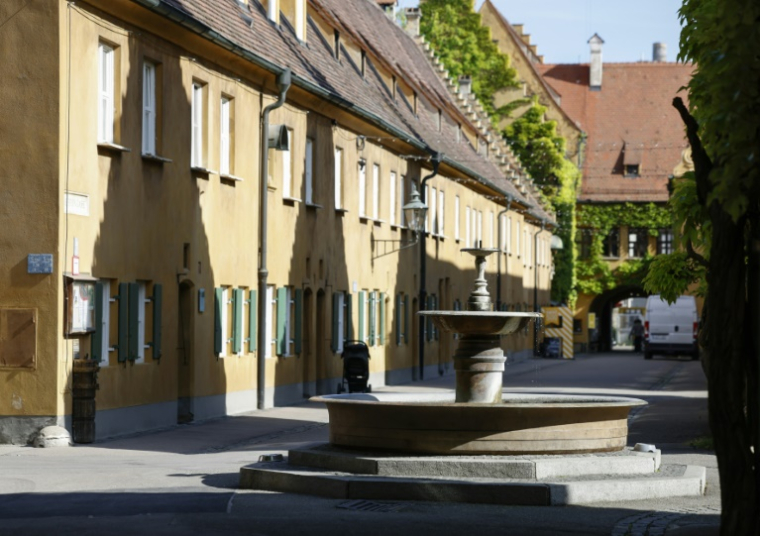 Une rue de la résidence Fuggerei, le 20 mai 2025 à Augsbourg, dans le sud de l'Allemagne ( AFP / Michaela STACHE )