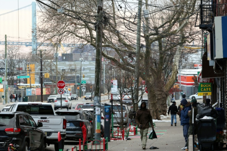 une rue du quartier de Tompkinsville à Staten Island, à New York, le 23 janvier 2026 ( AFP / CHARLY TRIBALLEAU )