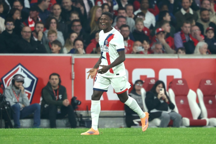 Le défenseur du Paris SG Nuno Mendes a ouvert le score contre Lille en match de Ligue 1 le 5 octobre 2025 à Lille ( AFP / Sameer AL-DOUMY )