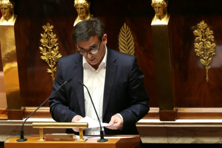 Le député LR François-Xavier Ceccoli fait une déclaration à l'Assemblée nationale lors d'un vote solennel sur une réforme constitutionnelle visant à accorder à la Corse des pouvoirs dérogatoires au nom de ses spécificités, le 23 juin 2026 à Paris ( AFP / Alain JOCARD )