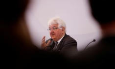 Robert Holzmann s'adresse aux médias
