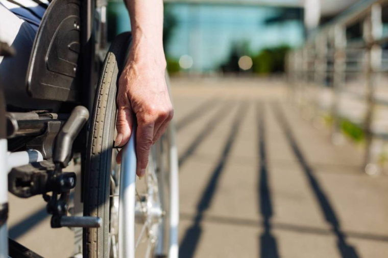 Assurance-vie ou dépendance : quelles différences ? / iStock.com - yacobchuk
