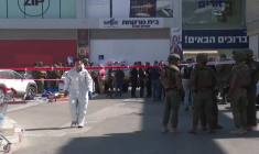 Militaires et policiers scientifiques sur le site d'une attaque meurtrière en Cisjordanie