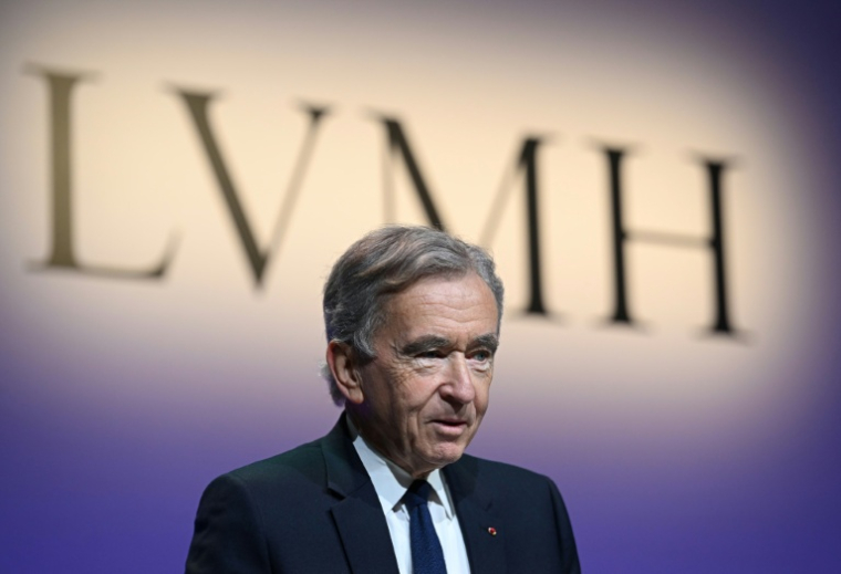 Bernard Arnault lors de la présentation des résultats de son groupe de luxe LVMH le 26 janvier 2023 à Paris ( AFP / Stefano Rellandini )