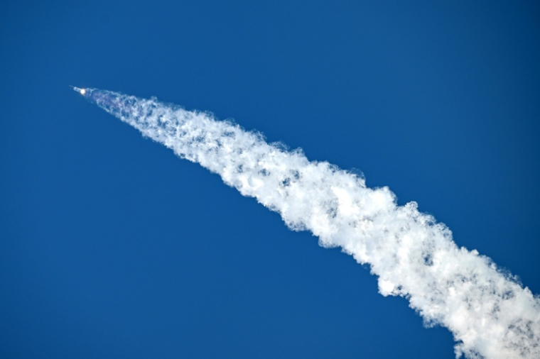 La fusée Starship de SpaceX décolle de la base spatiale de South Padre Island, au Texas, le 22 mai 2026 ( AFP / RONALDO SCHEMIDT )