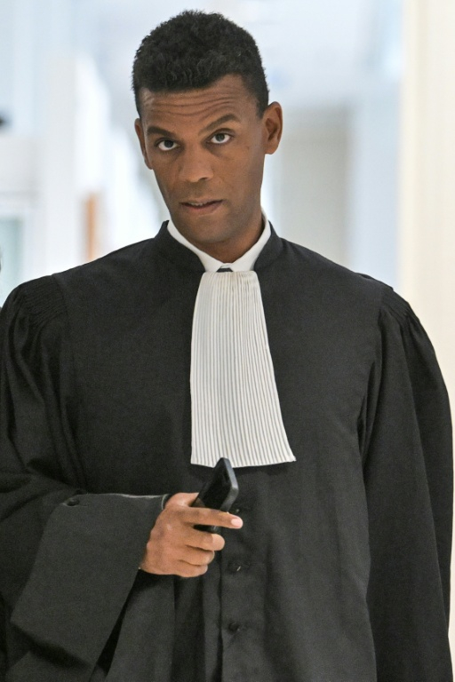 L'avocat Yassine Bouzrou à Paris le 28 juin 2023 ( AFP / Alain JOCARD )