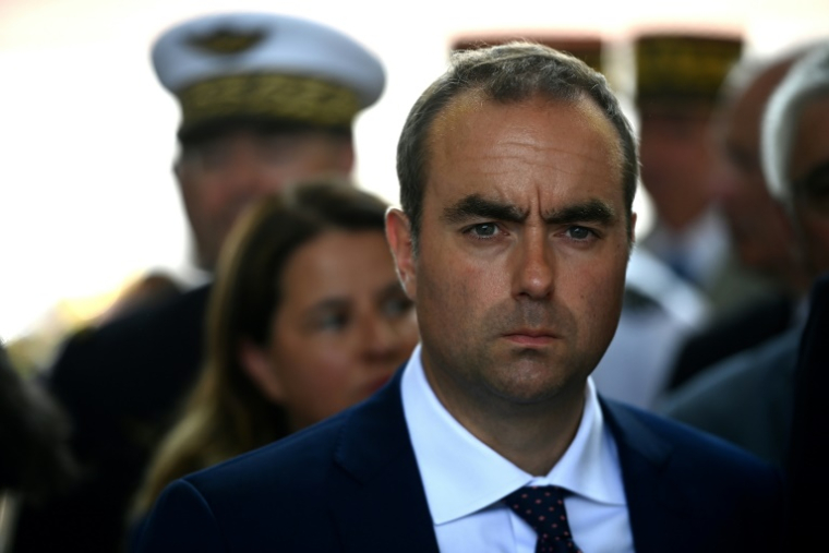 Le ministre français des Armées, Sébastien Lecornu, assiste à une cérémonie à Libourne, dans le sud-ouest de la France, le 3 juillet 2025 ( AFP / Christophe ARCHAMBAULT )