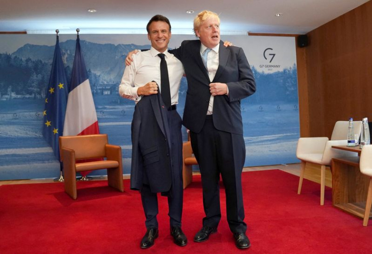 AU G7, JOHNSON ET MACRON METTENT EN SCÈNE LEUR RÉCONCILIATION