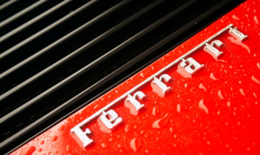 FERRARI DÉÇOIT AVEC LE MAINTIEN DE SES PRÉVISIONS POUR 2021