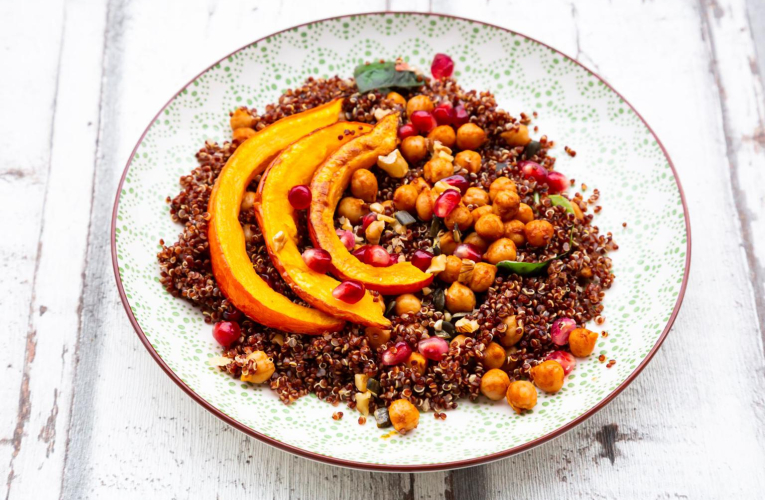 Il est possible de booster ses défenses immunitaires par une alimentation adaptée, des huiles essentielles et d’autres compléments alimentaires. ( crédit photo : Getty Images )