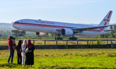Un Boeing 777-300ER en Indonésie, le 18 mai 2025. (  / CHAIDEER MAHYUDDIN )