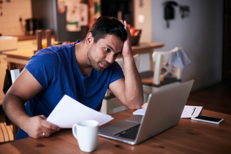 Quel choix faire entre le statut de micro-entreprise et le portage salarial ? ( Cr&eacute;dits photo: &copy;  pointstudio - stock.adobe.com)