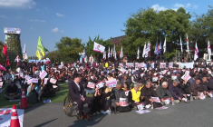 Des centaines de Sud-Coréens participent à une manifestation anti-Trump