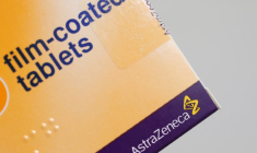 ASTRAZENECA PORTÉ PAR SES NOUVEAUX MÉDICAMENTS, L'ACTION MONTE