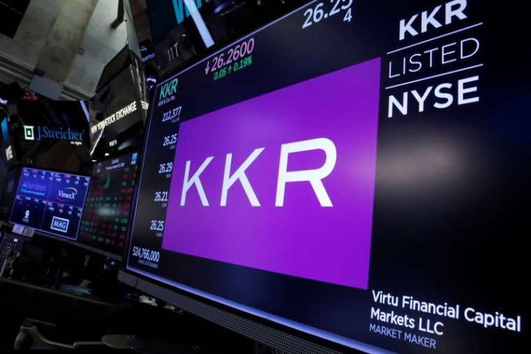 Les informations de négociation pour KKR & Co sont vues à la Bourse de New York (NYSE) à New York