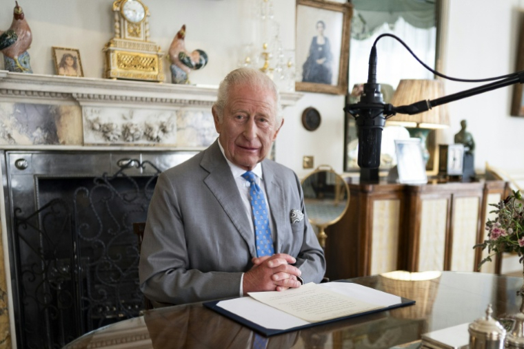 Le roi Charles III à Clarence House à Londres en août 2025 lors de l'enregistrement de son discours sur les 80 ans de la fin de la guerre dans le Pacifique ( POOL / Aaron Chown )