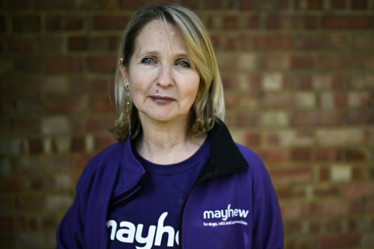 La directrice du refuge Mayhew, Elvira Meucci-Lyons, le 3 avril 2025 à Londres ( AFP / Ben STANSALL )