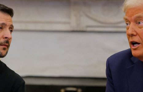 Le président américain Donald Trump s'entretient avec le président ukrainien Volodimir Zelensky à la Maison Blanche à Washington
