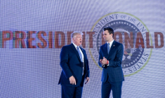 Le président américain Donald Trump (G) et l'influenceur américain Charlie Kirk (D), à Washington, aux Etats-Unis, le 23 juillet 2019 ( AFP / NICHOLAS KAMM )
