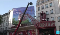 Le Moulin Rouge retrouve ses ailes après 2 mois