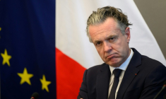Le maire d'Angers et numéro 2 du parti Horizons Christophe Béchu le 27 février 2026 à Angers ( AFP / Loic VENANCE )