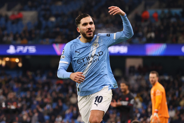 Manchester City met la pression sur Arsenal, Rayan Cherki place un splendide coup du foulard