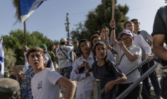 Des colons israéliens dans la Vieille ville, lors du défilé de la Journée de Jérusalem, le 14 mai 2026 ( AFP / ilia YEFIMOVICH )