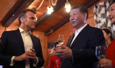 Photo du président français, Emmanuel Macron, et du président chinois, Xi Jinping, au col du Tourmalet