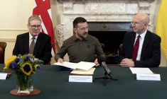 Le Premier ministre britannique Keir Starmer, le président ukrainien Volodymyr Zelensky et le secrétaire britannique à la Défense John Healey à Londres le 19 juillet 2024. ( POOL / RICHARD POHLE )
