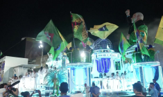 L'école de samba Academicos de Niteroi ouvre le défilé du carnaval de Rio avec une ode à Lula